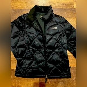 Womens The North Face 550 Puffer jacket.